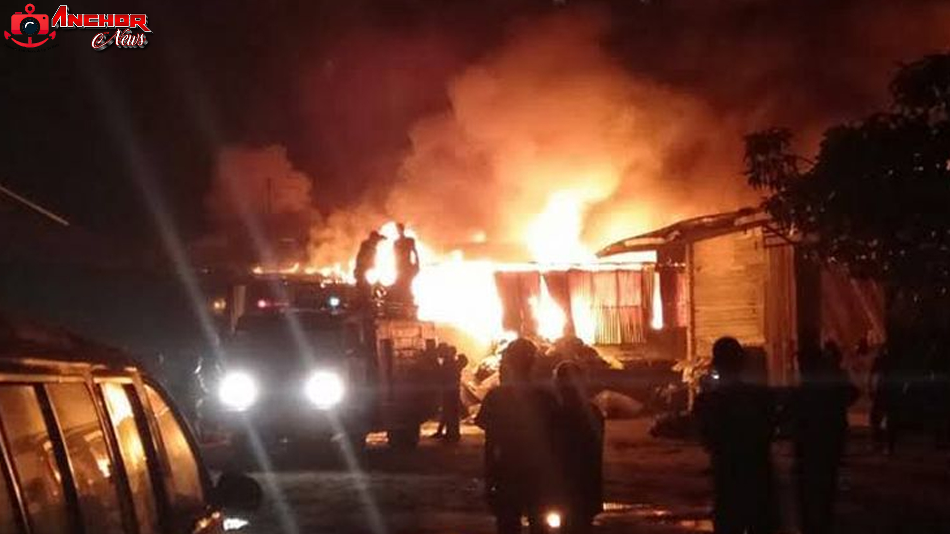 100 Petugas Dikerahkan Padamkan Api di Gedung FKM Unand