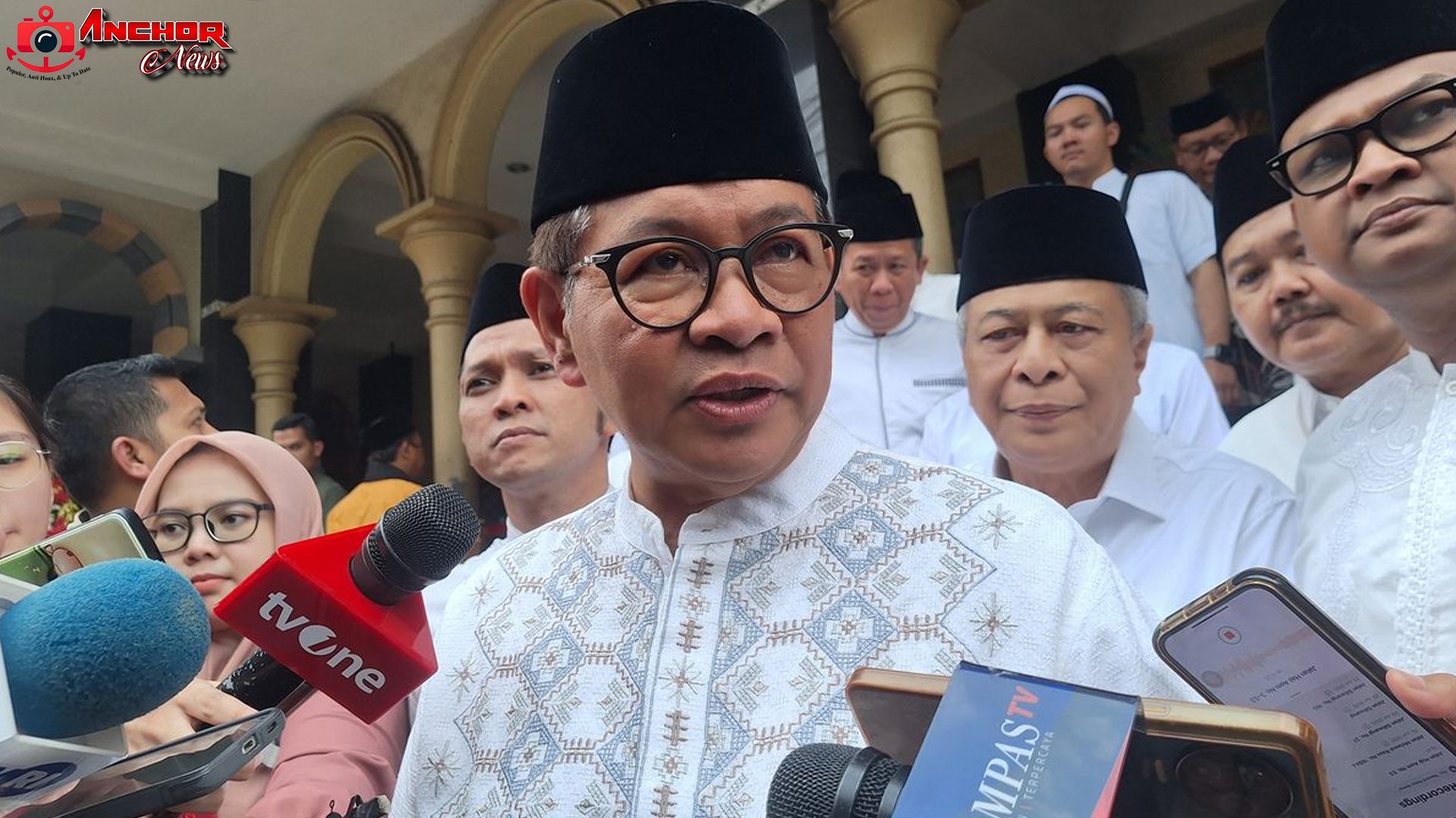 Pramono Anung Akui Kekurangan di Tengah Banjir Jakarta 2 Pramono Anung Akui Kekurangan di Tengah Banjir Jakarta