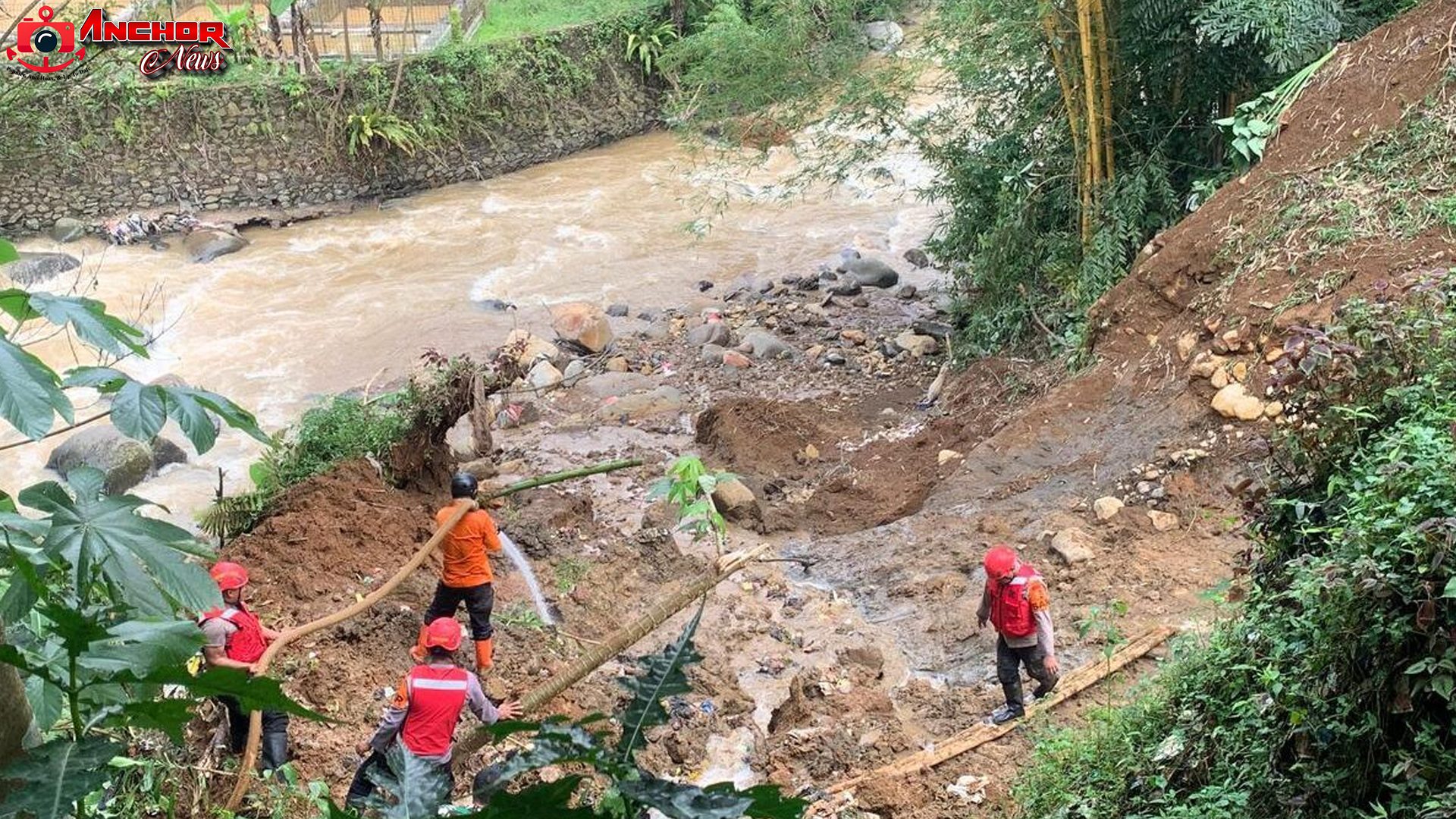 Sedang Asyik Mancing, Pria Ini Tertimbun Longsor di Puncak Bogor