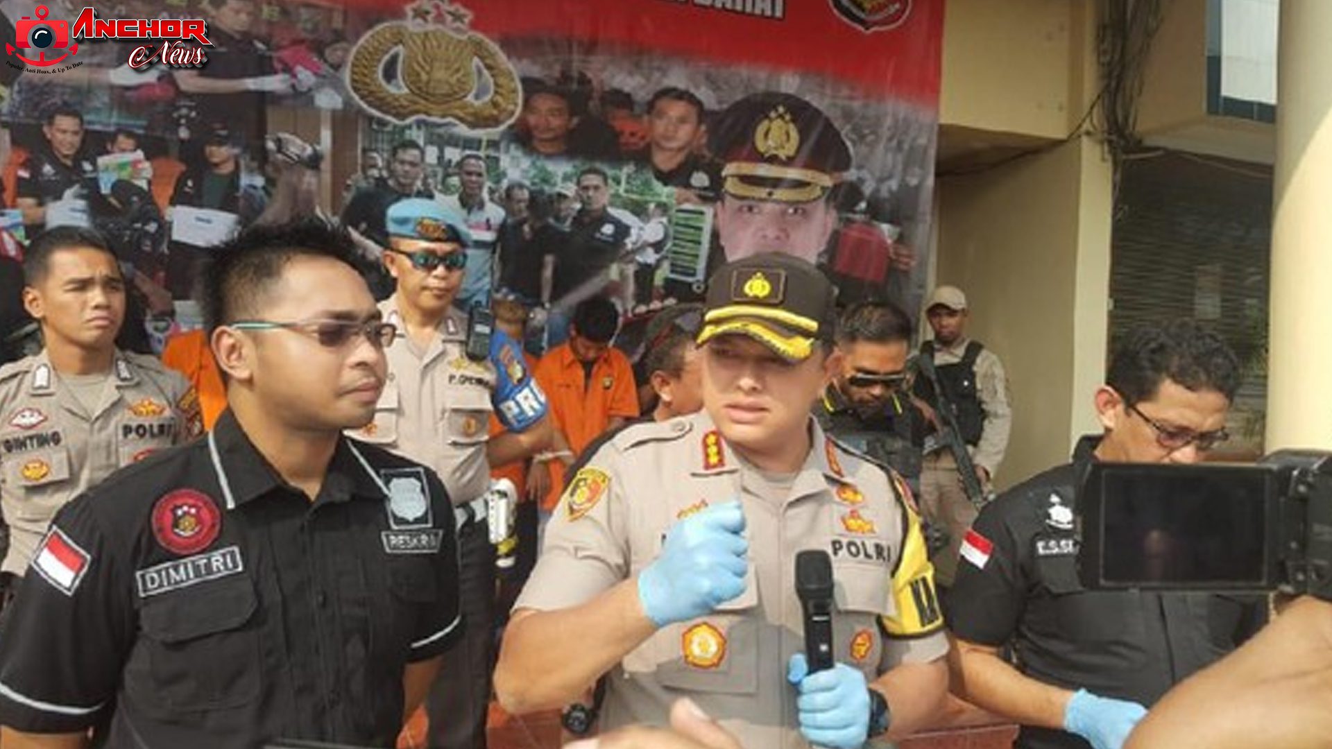 Pengakuan Palsu Anggota Brimob, Pasangan Dijebak Layani 8 Pria 4 Pengakuan Palsu Anggota Brimob, Pasangan Dijebak Layani 8 Pria