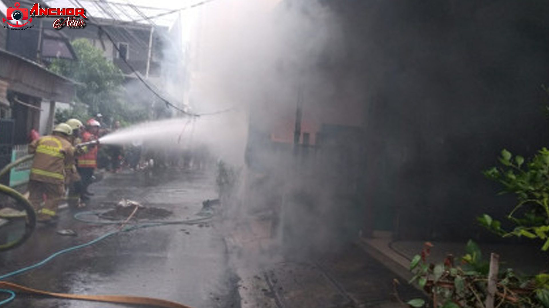 Kebakaran 10 Rumah Warga Karet Kuningan Pompa Air Mendesak