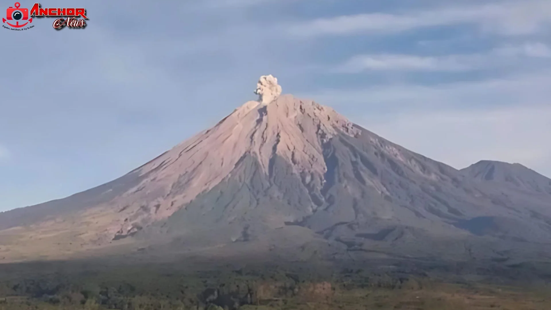 Gunung Semeru Meletus Pagi Ini, Kolom Abu Capai 700 Meter 2 Gunung Semeru Meletus Pagi Ini, Kolom Abu Capai 700 Meter