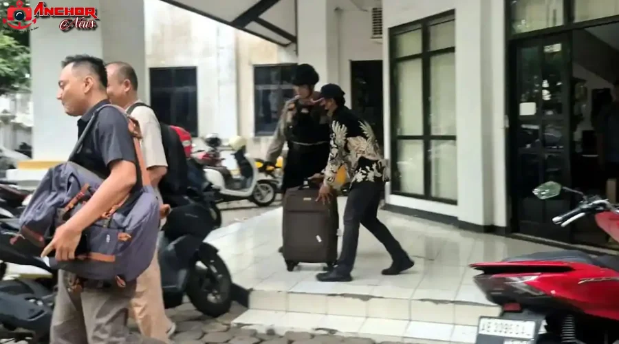 Setelah 9 Jam, KPK Bawa 3 Koper Dokumen Monumen Reog