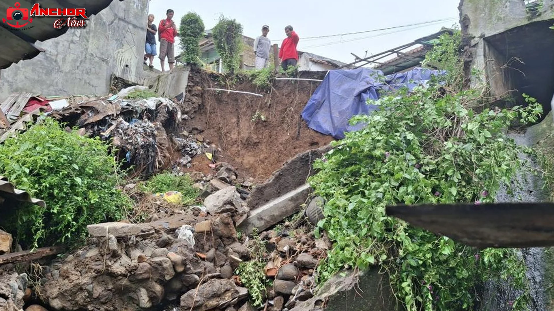 Fakta Tebing 3 Meter Longsor Bikin Rumah Warga Bogor Rusak Parah
