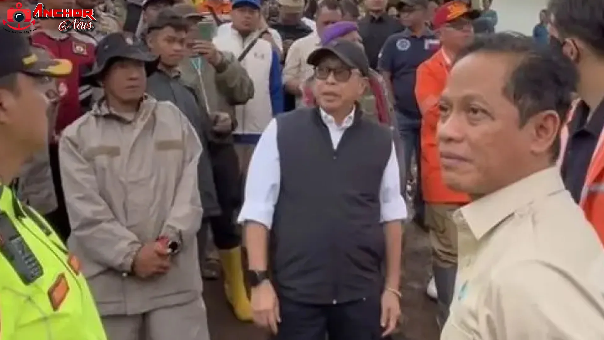 Menteri LH Turunkan Tim Ahli dengan 5 Upaya Tangani Longsor Cisarua 2 Menteri LH Turunkan Tim Ahli dengan 5 Upaya Tangani Longsor Cisarua