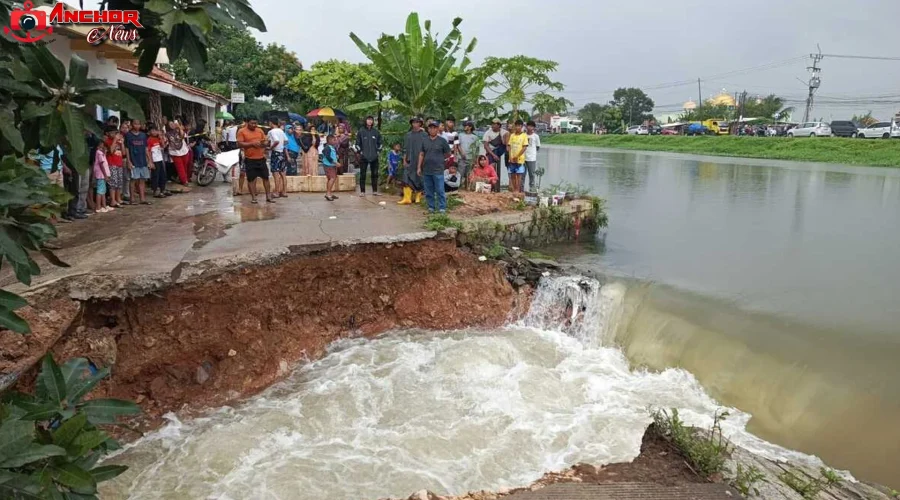 Heboh Tanggul Jebol Bikin Banjir Karawang Ratusan Rumah Terendam 6 Jam