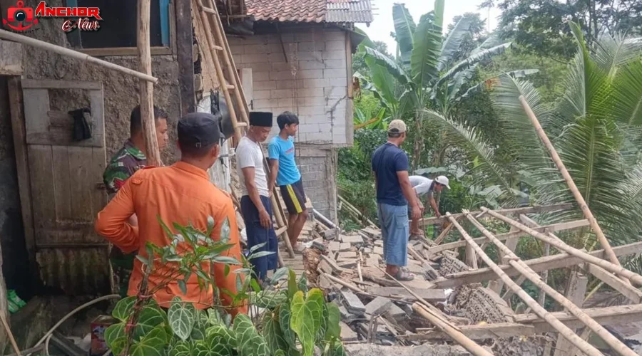 Fakta Tebing 3 Meter Longsor Bikin Rumah Warga Bogor Rusak Parah