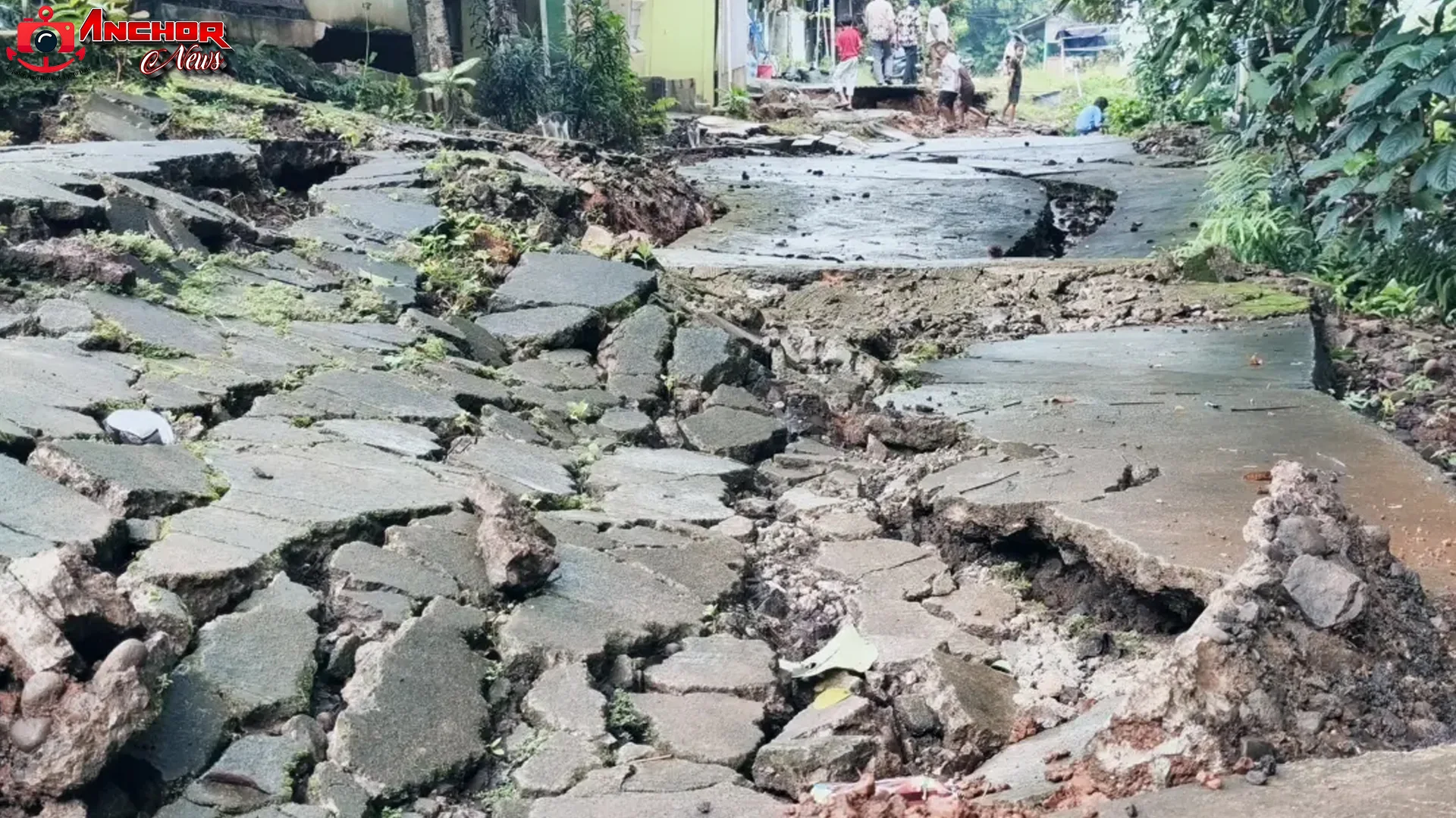 Longsor Terjadi di Cikarang dan 4 Rumah Warga Alami Kerusakan Parah