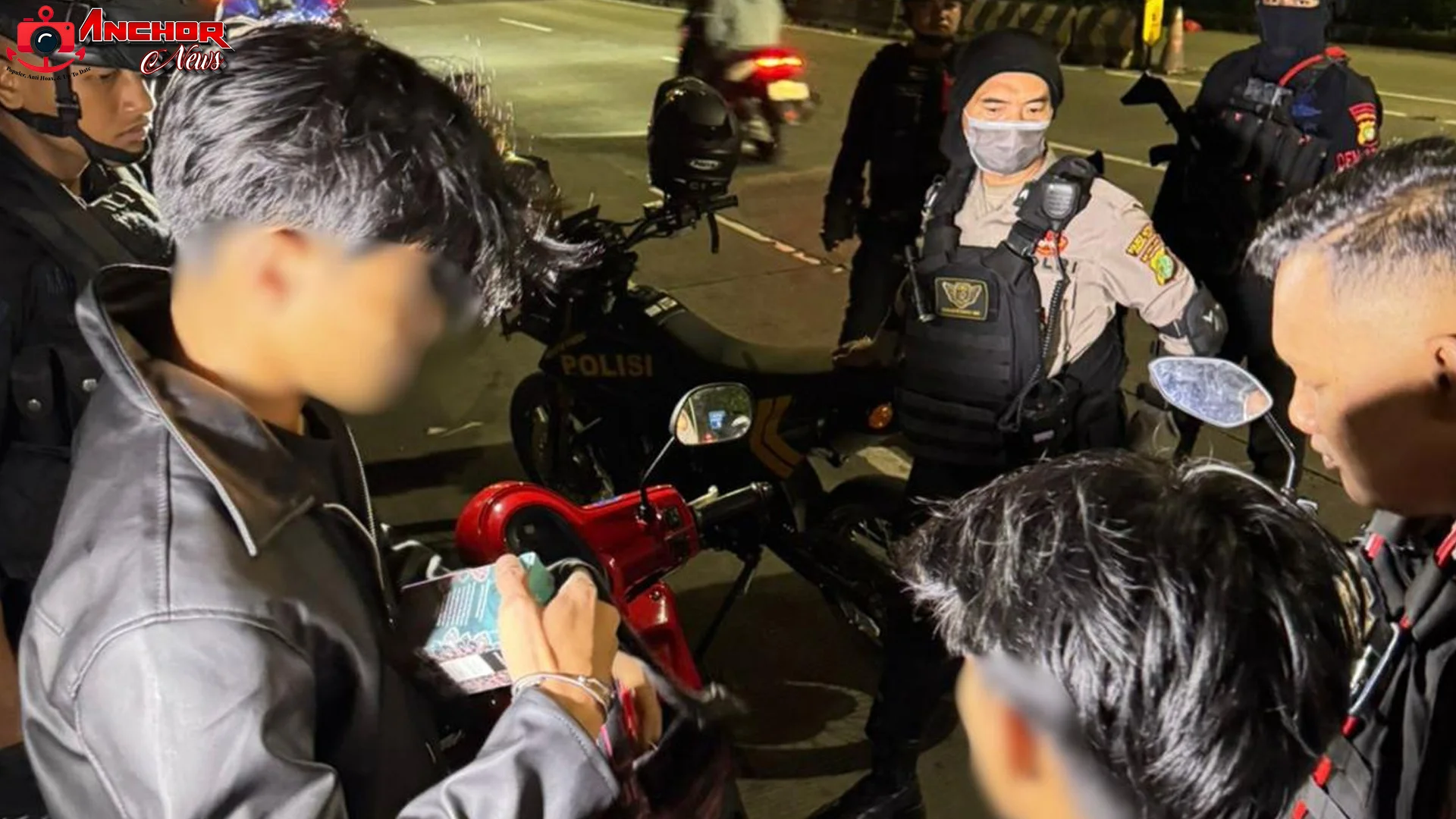 Super Aksi Cepat Brimob Bubarkan 14 Remaja Pesta Miras di Jaktim